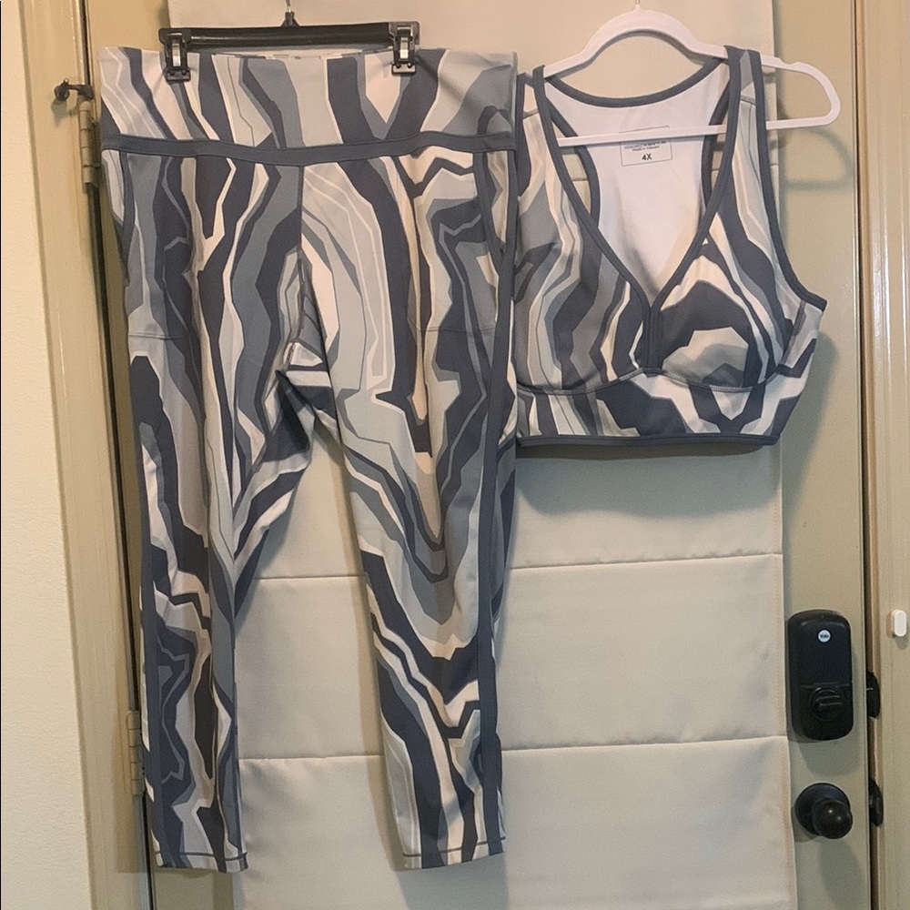 Adore Me Sports Bra & Leggings Set 3x/4x Plus Size Abstract Gray Green Activewea